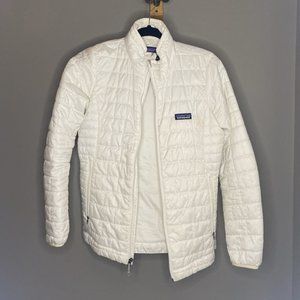 White patagonia puff